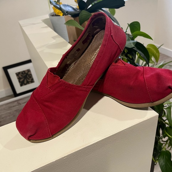 Red TOMS - Picture 3 of 4